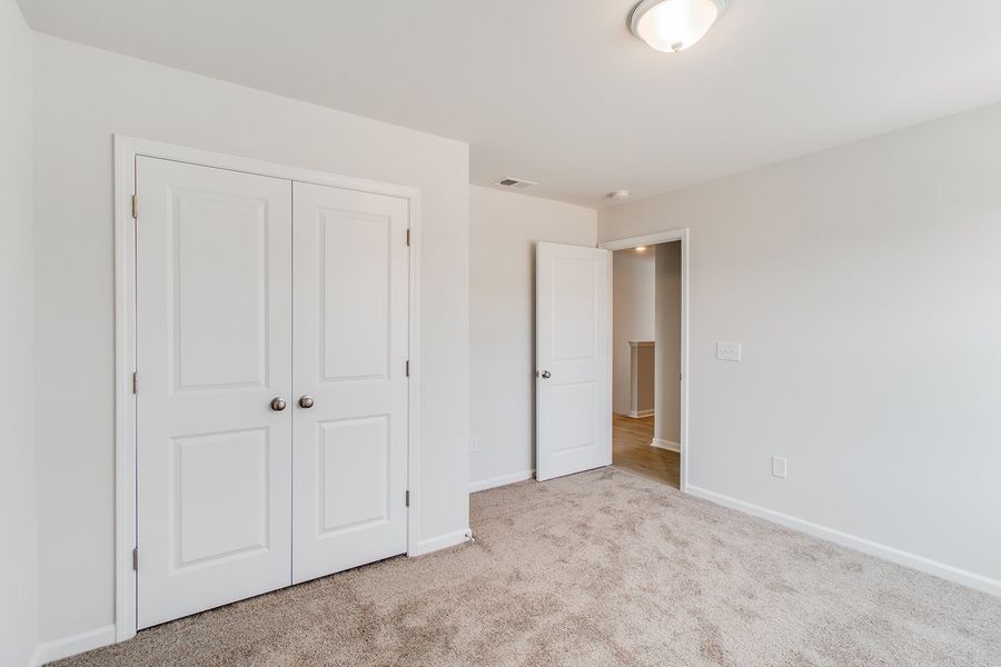 Spacious, unfurnished interior of a new home in Winston Point, Gilbert (Image 29).