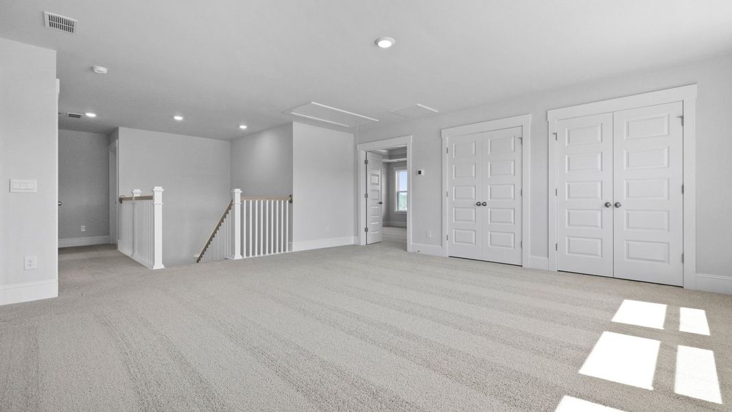Representative unfurnished interior of a home built from the HARBOR OAK by D.R. Horton in Berkeley Bay, Ridgeville (Image 26). Representative unfurnished interior of a home built from the HARBOR OAK by D.R. Horton in Berkeley Bay, Ridgeville (Image 26).