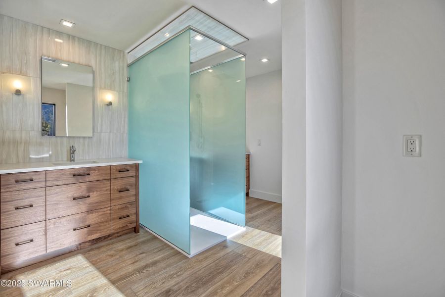 900UIG - 1892 900UIG - 1892