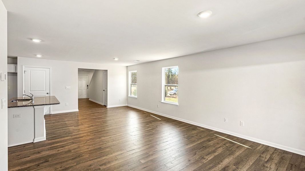 Spacious, unfurnished interior of a new home in Grand Oaks, Columbia (Image 15).