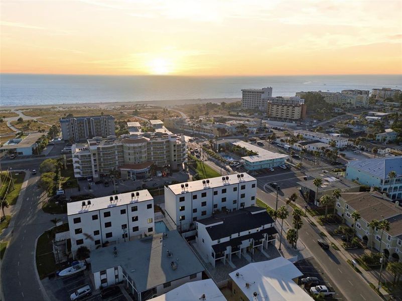 Condo located in Treasure Island, FL showcasing its design and architecture (Image 4).