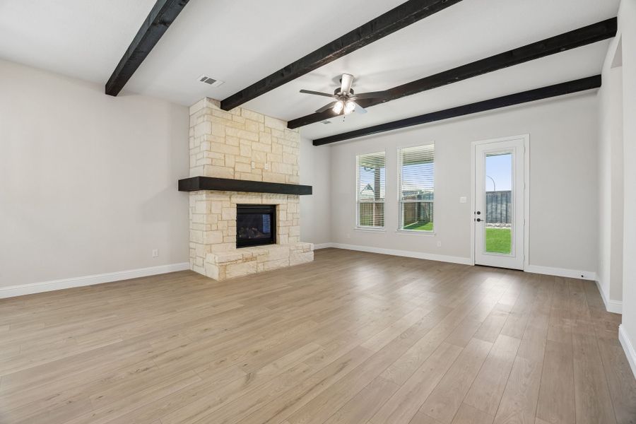 Spacious, unfurnished interior of a new home in Mayfield Farms, Arlington (Image 18).