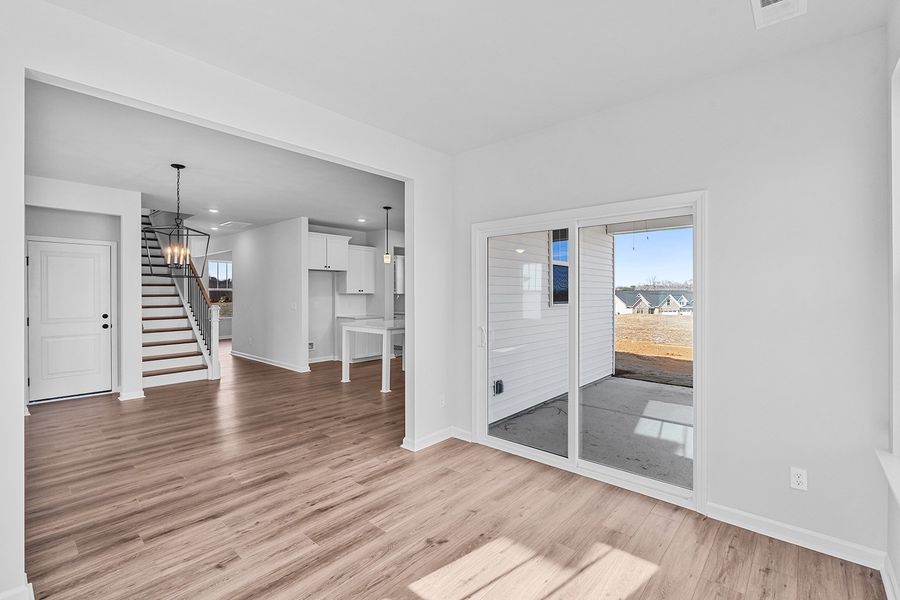 Spacious, unfurnished interior of a new home in Fieldstone, Lexington (Image 23).