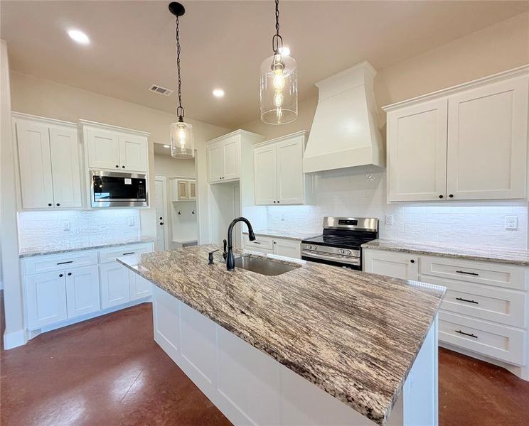 Furnished interior view inside a new home in , Weatherford (Image 11).