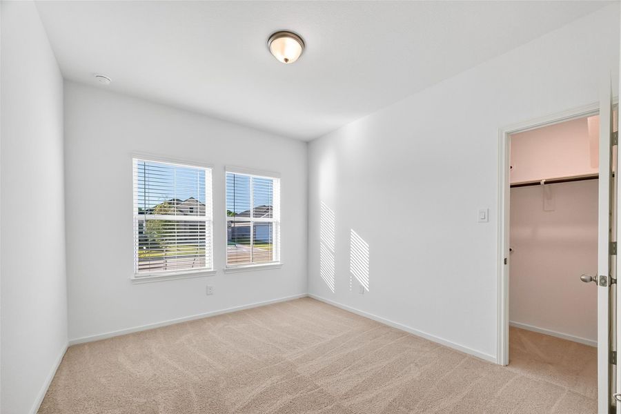 Spacious, unfurnished interior of a new home in Rollingbrook Estates, Baytown (Image 29).