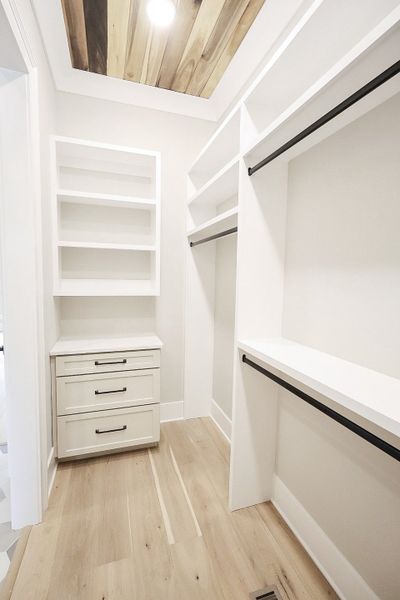 Spacious, unfurnished interior of a new home in Hidden River, Signal Mountain (Image 82). Spacious, unfurnished interior of a new home in Hidden River, Signal Mountain (Image 82).