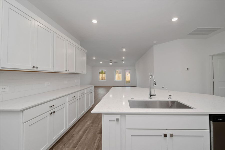 Furnished interior view inside a new home in Silverthorne, Conroe (Image 6).