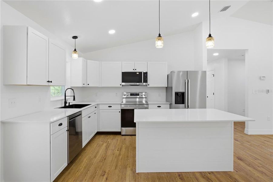 Furnished interior view inside a new home in , Ocklawaha (Image 5).