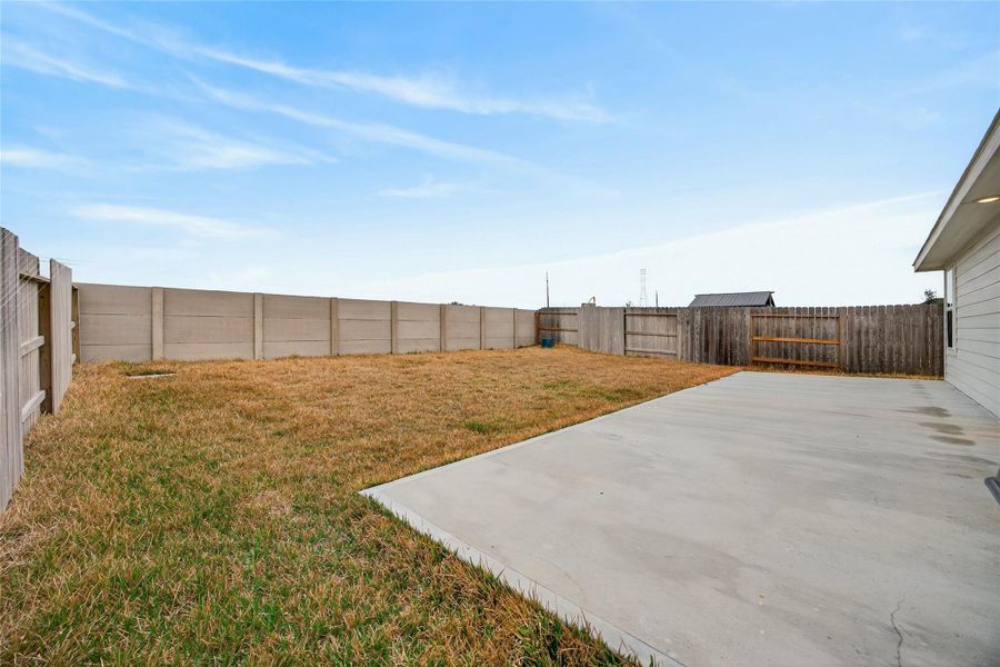 Exterior details and patio area of a home in Anniston, Katy (Image 4).