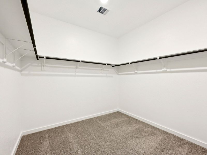 Spacious, unfurnished interior of a new home in Kingdom Heights, Rosenberg (Image 15).