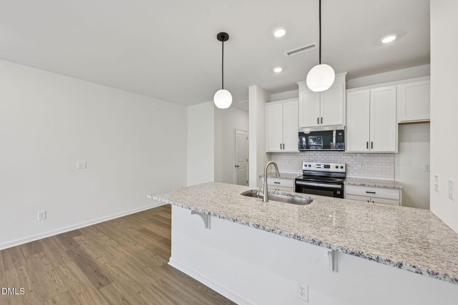 13-web-or-mls-210 Parker Lane-S0503-013