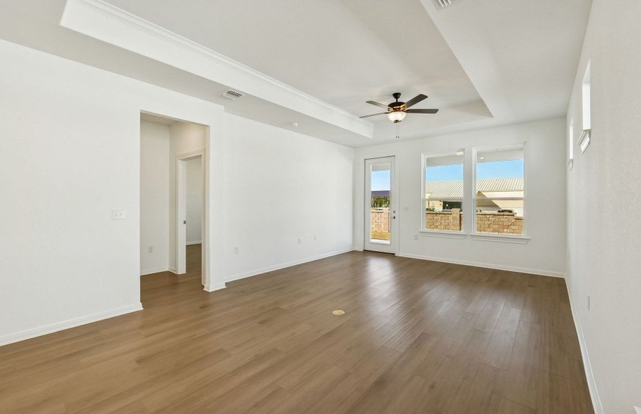 Spacious, unfurnished interior of a new home in Sun City Texas, Georgetown (Image 17).