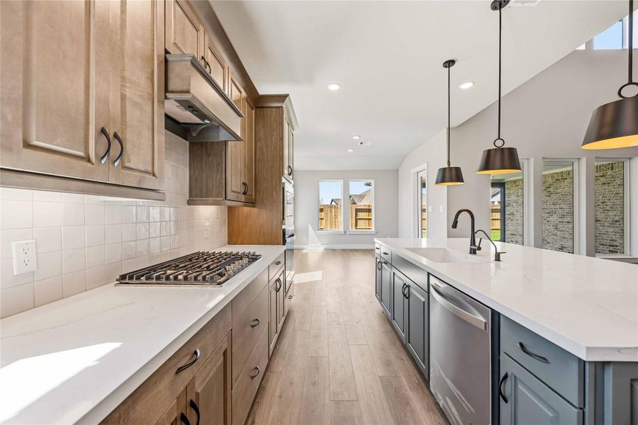 Furnished interior view inside a new home in Valencia, Manvel (Image 13).