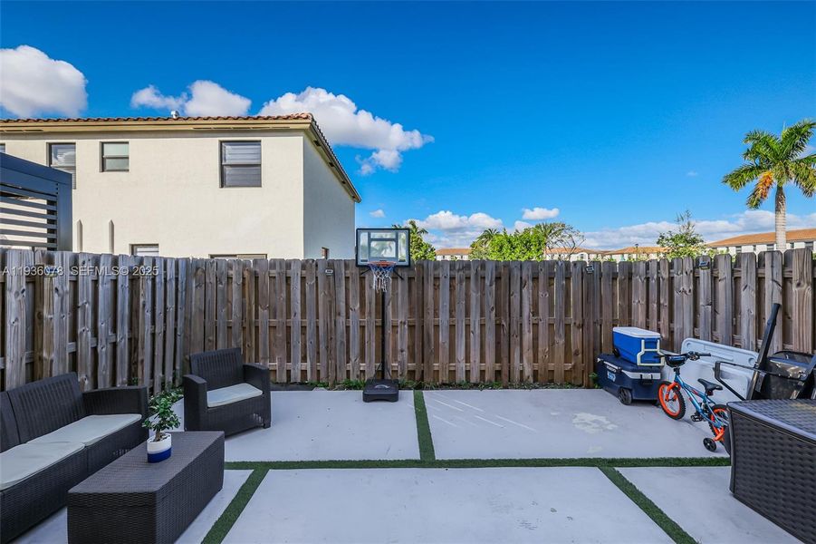 Exterior details and patio area of a home in , Homestead (Image 22).