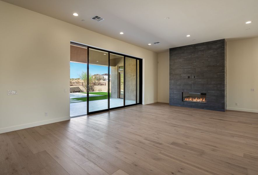 Spacious, unfurnished interior of a new home in Rosewood Highlands at Storyrock, Scottsdale (Image 11).
