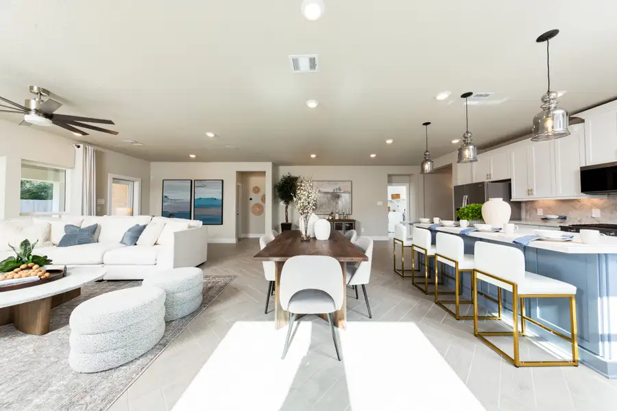 Representative furnished interior of a home built from the Olympic by Beazer Homes in Sunrise Cove, Texas City (Image 4).