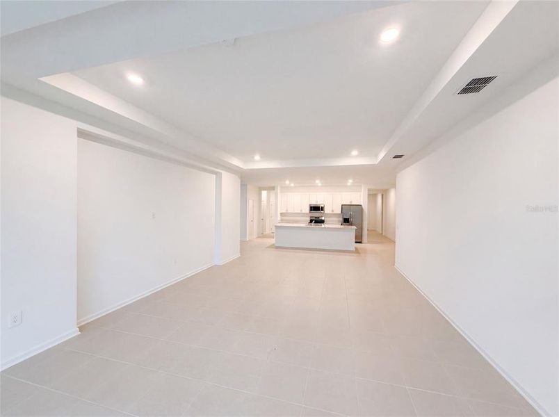Spacious, unfurnished interior of a new home in Meadow Pointe, Groveland (Image 18).