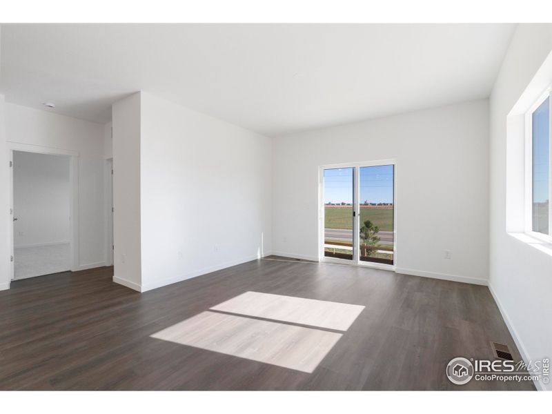 Spacious, unfurnished interior of a new home in Granary, Johnstown (Image 14).