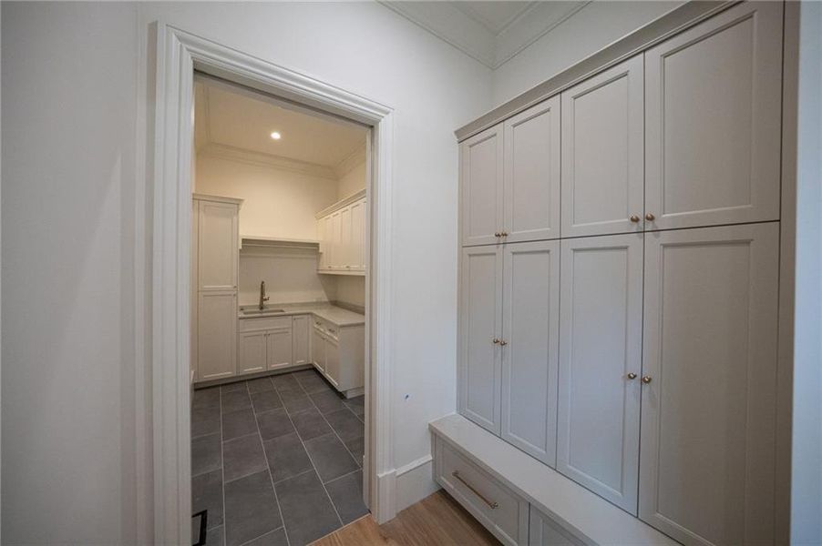 Spacious, unfurnished interior of a new home in Blue Heron Walk, Atlanta (Image 24).