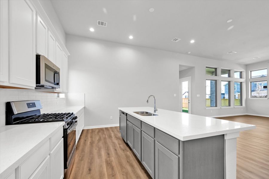 Furnished interior view inside a new home in Canterra Creek  60', Rosharon (Image 8).