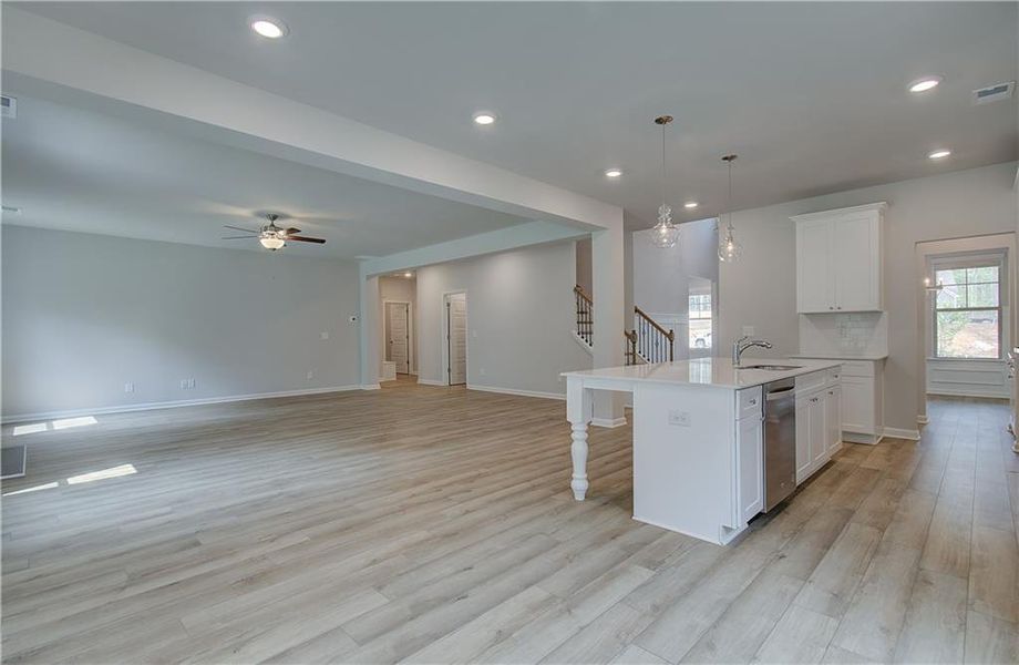 Spacious, unfurnished interior of a new home in Riverbend Overlook, Fayetteville (Image 18).