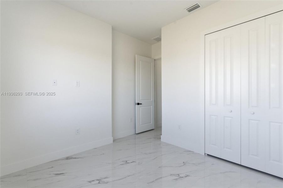 Spacious, unfurnished interior of a new home in , Cape Coral (Image 48).