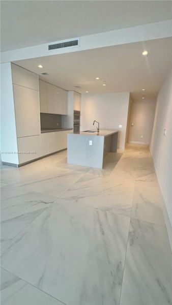 Spacious, unfurnished interior of a new home in , Miami (Image 22).