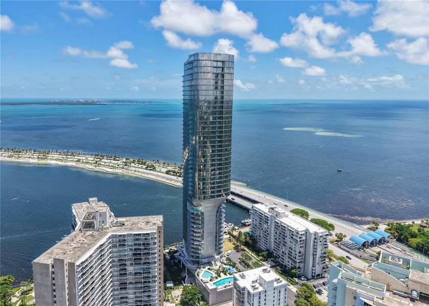 Condo located in Miami, FL showcasing its design and architecture (Image 21).