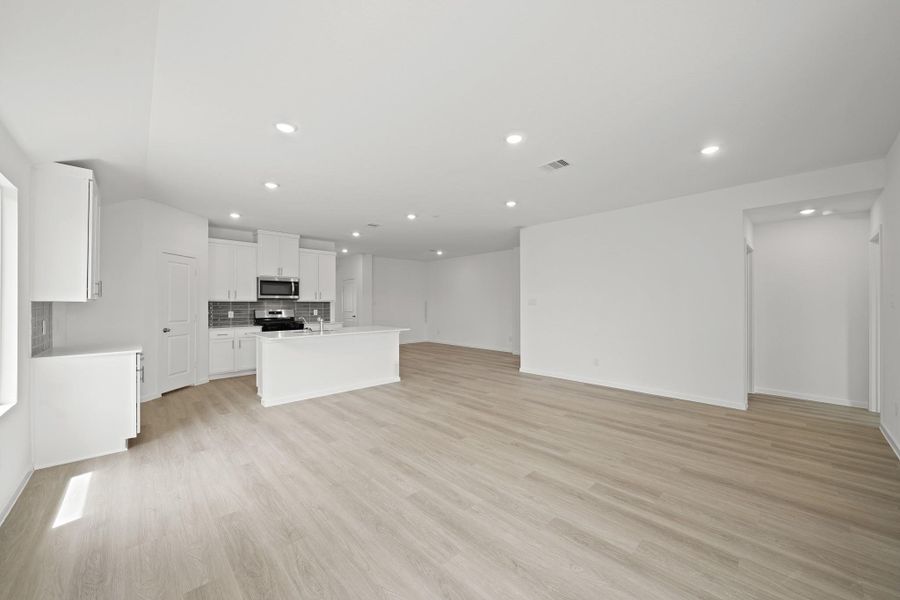 Spacious, unfurnished interior of a new home in Chapel Lakes, Montgomery (Image 6). Spacious, unfurnished interior of a new home in Chapel Lakes, Montgomery (Image 6).