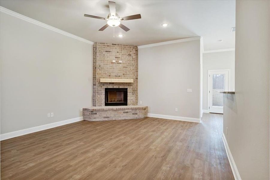 Spacious, unfurnished interior of a new home in , Sherman (Image 17).