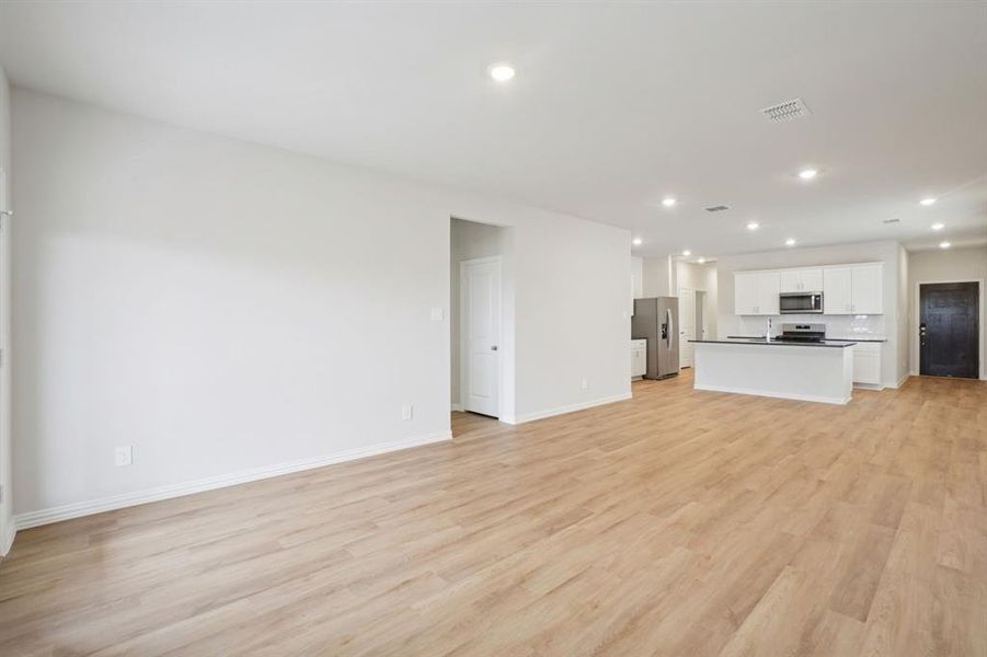 Spacious, unfurnished interior of a new home in Parks at Foster Crossing - Spring Series, Anna (Image 23). Spacious, unfurnished interior of a new home in Parks at Foster Crossing - Spring Series, Anna (Image 23).