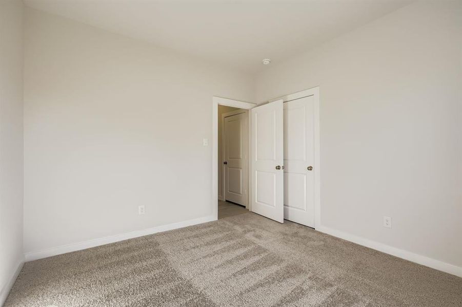 Spacious, unfurnished interior of a new home in Middlefield Village, Dallas (Image 16).