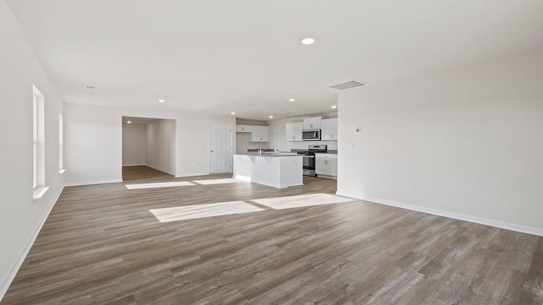 Spacious, unfurnished interior of a new home in Baxter Village, Boiling Springs (Image 17).