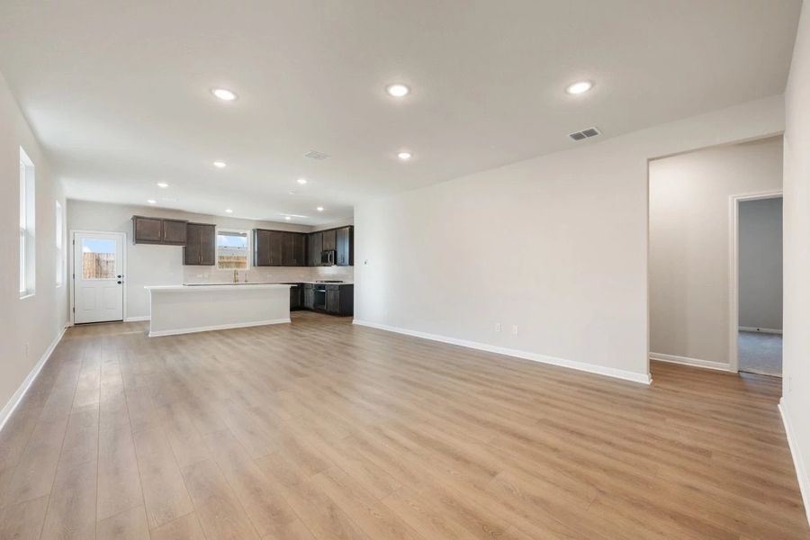 Spacious, unfurnished interior of a new home in Patterson Ranch, Georgetown (Image 22).