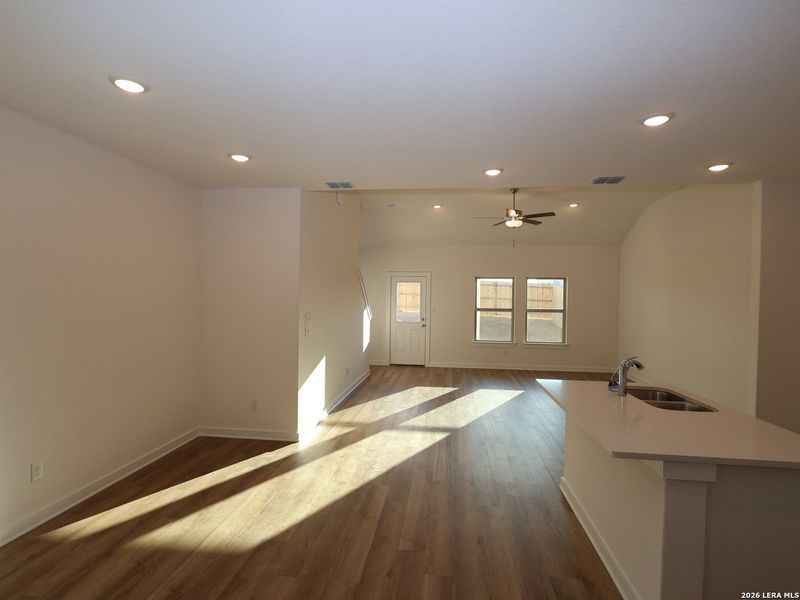 Spacious, unfurnished interior of a new home in Mesquite Ridge, San Antonio (Image 25).