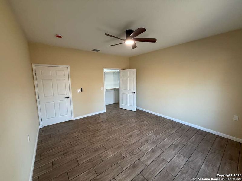 Spacious, unfurnished interior of a new home in , Poteet (Image 25).