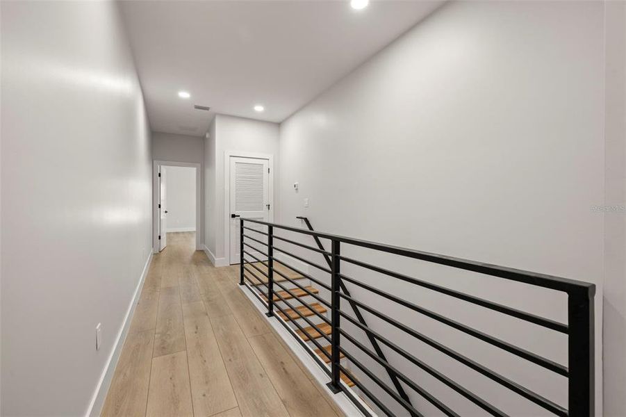 Spacious, unfurnished interior of a new home in , Tampa (Image 30).