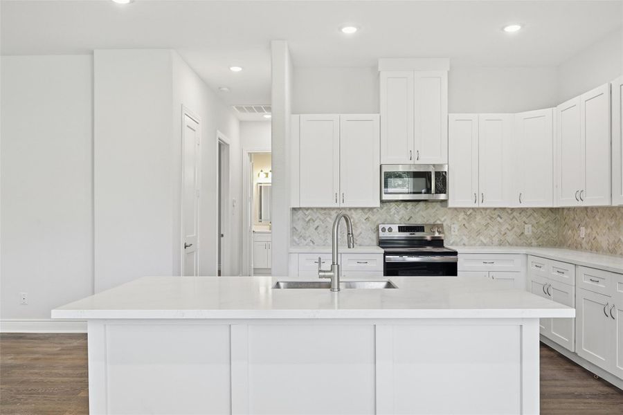 Furnished interior view inside a new home in , Hempstead (Image 10).