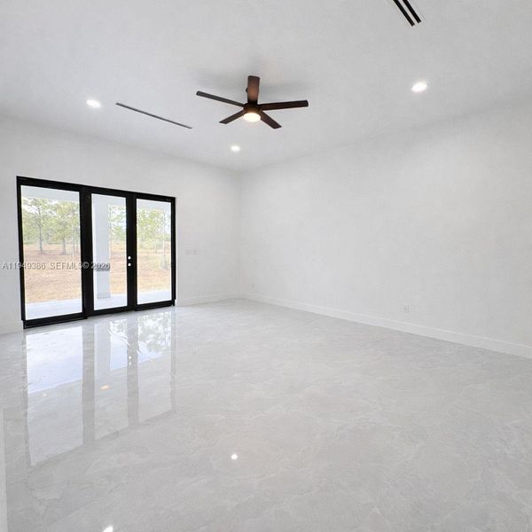 Spacious, unfurnished interior of a new home in , Naples (Image 10).