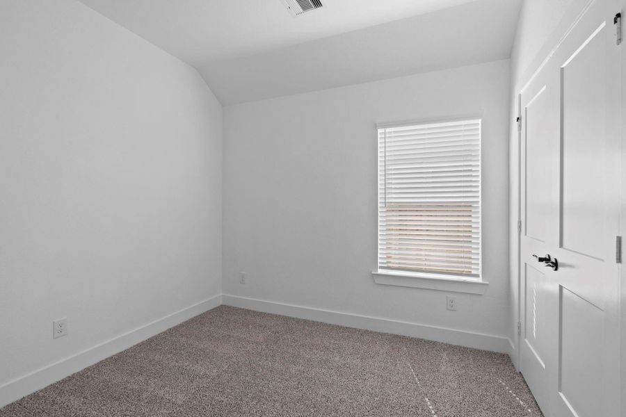 Spacious, unfurnished interior of a new home in Meridiana, Iowa Colony (Image 20). Spacious, unfurnished interior of a new home in Meridiana, Iowa Colony (Image 20).