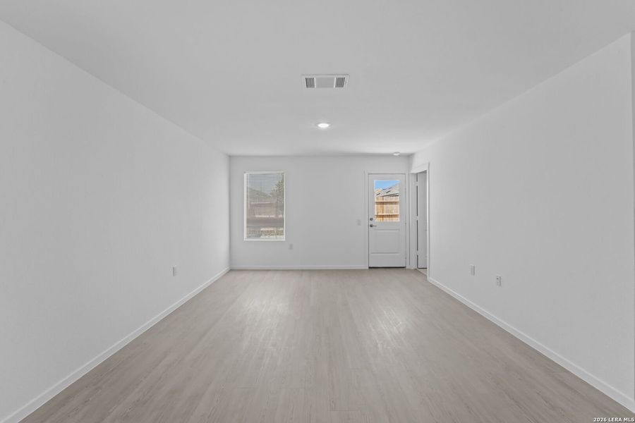 Spacious, unfurnished interior of a new home in Valle Sol, San Antonio (Image 13).