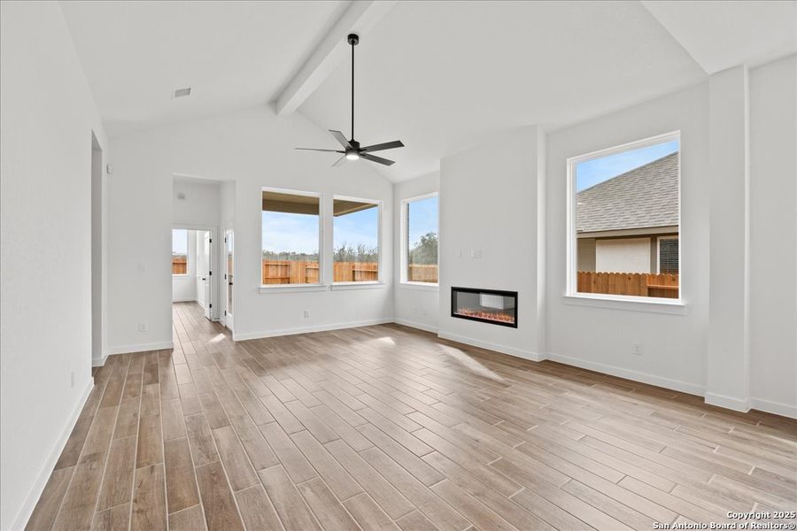 Spacious, unfurnished interior of a new home in Stream Waters, Seguin (Image 14).