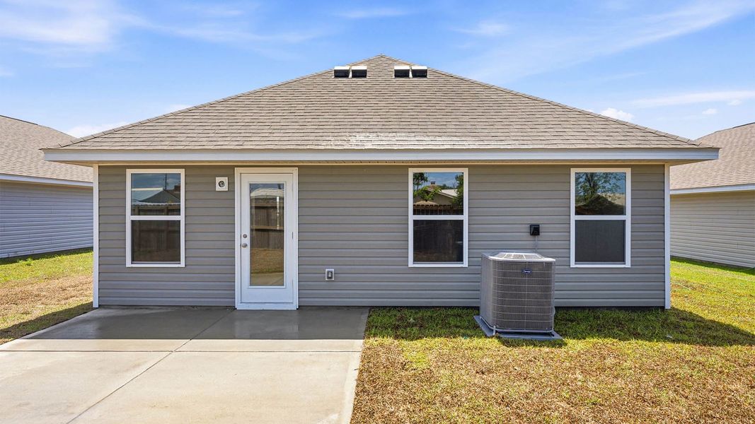 Exterior details and patio area of a home in Park Place, Panama City (Image 19).