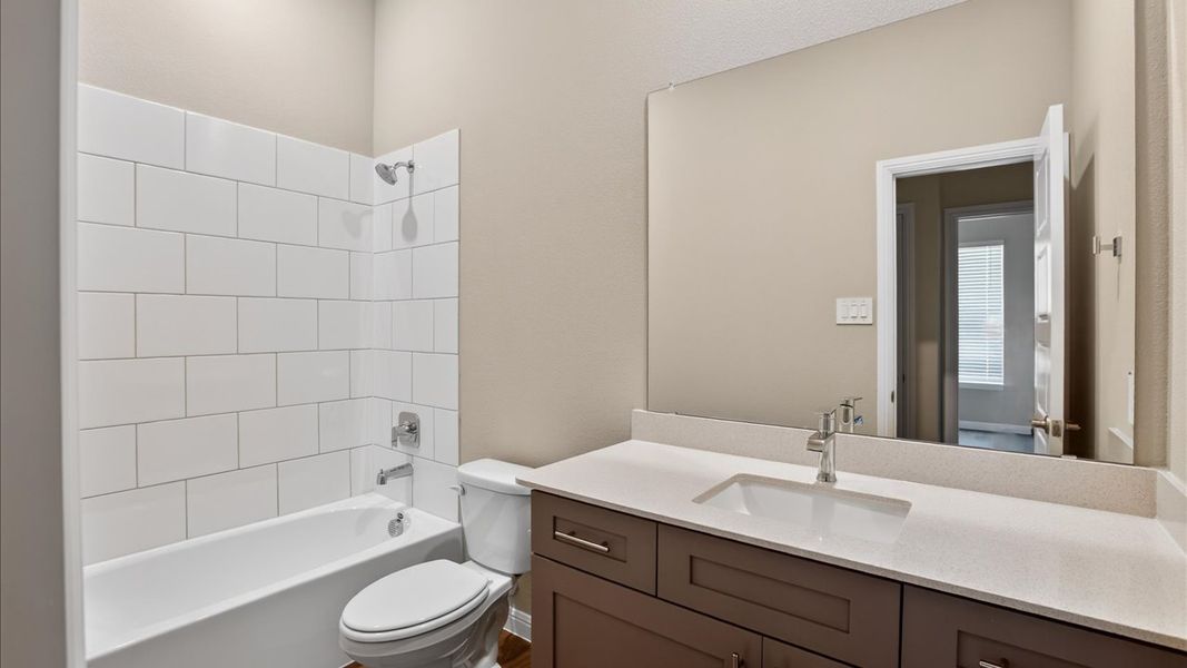 Furnished interior view inside a new home in Lakeview Pointe, Grand Prairie (Image 13).