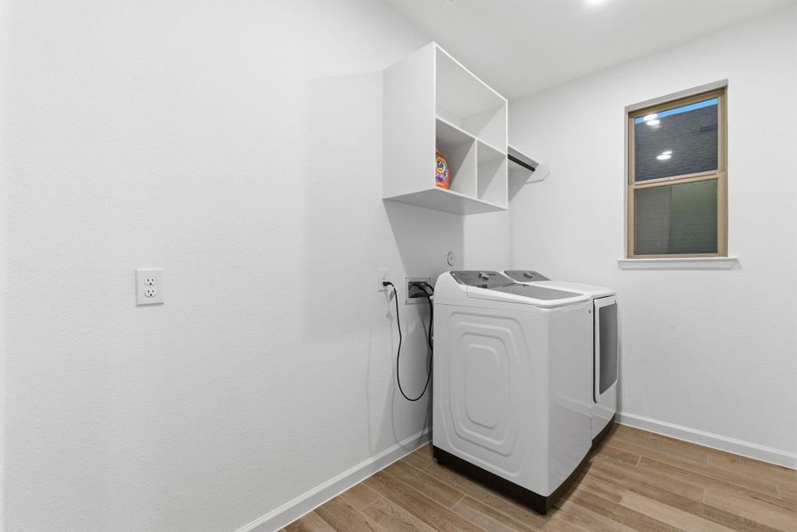 Furnished interior view inside a new home in Meridiana 40'/45', Manvel (Image 38).