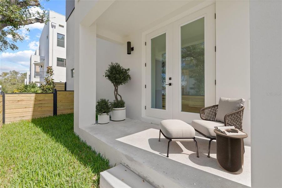 Exterior details and patio area of a home in Alante, St. Petersburg (Image 29).