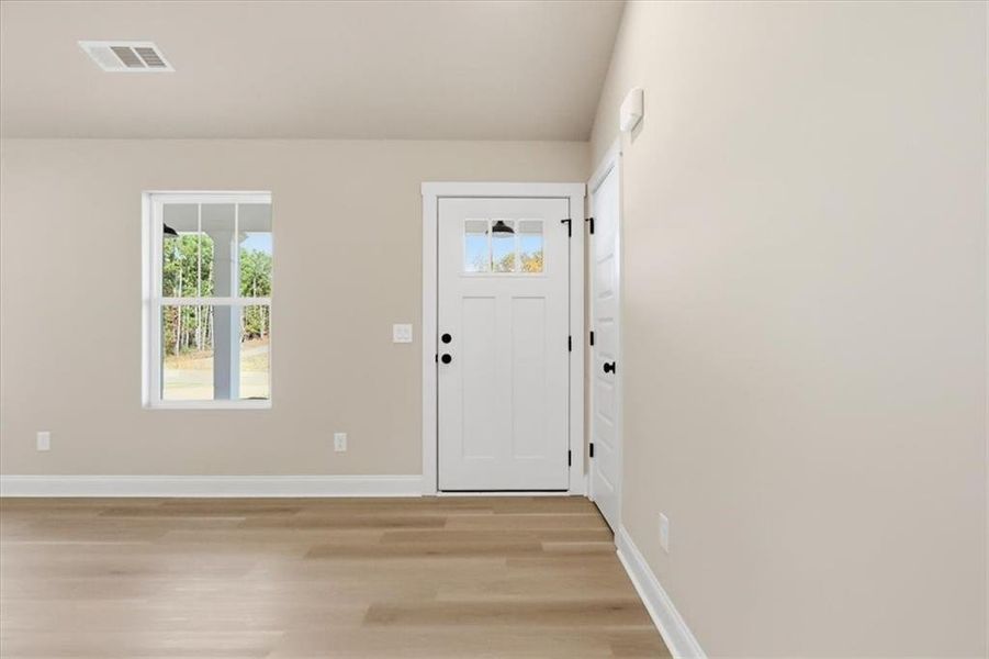 Spacious, unfurnished interior of a new home in , Hartwell (Image 12).