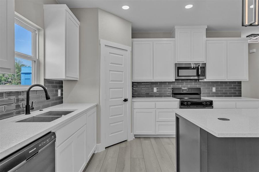 Furnished interior view inside a new home in , Grand Prairie (Image 9).