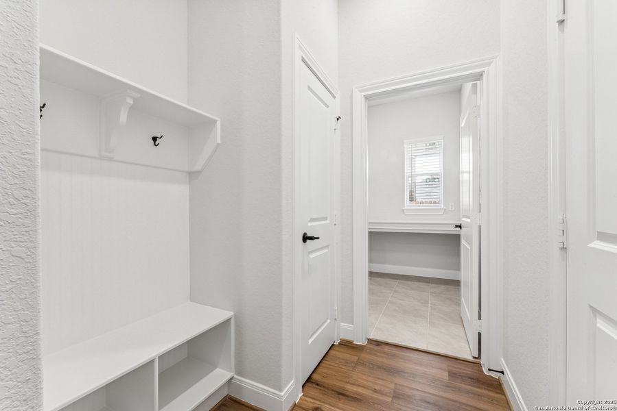 Spacious, unfurnished interior of a new home in , San Antonio (Image 8).