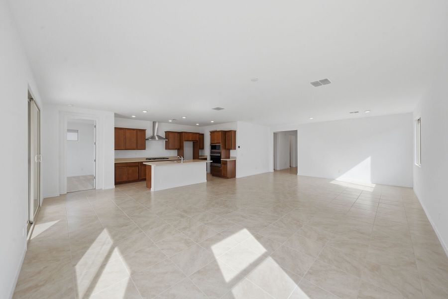 Spacious, unfurnished interior of a new home in Tierra Vistoso, Surprise (Image 11).